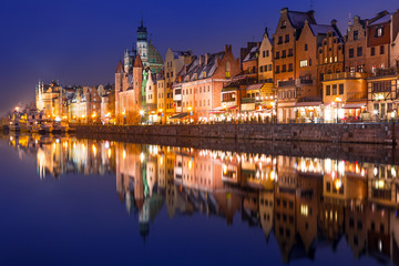 Fototapeta na wymiar Stare Miasto w Gdańsku w nocy, Polska