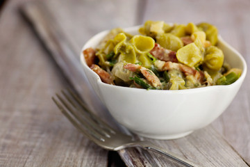 Green pasta with vegetables
