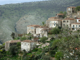 Fototapeta na wymiar Tradycyjne domy na wsi Qeparo, Riwiera Albańska