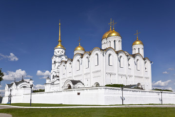 Fototapeta na wymiar Katedra Wniebowzięcia na Vladimir latem (Rosja)