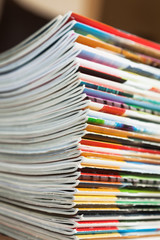 Stapel mit Zeitschriften