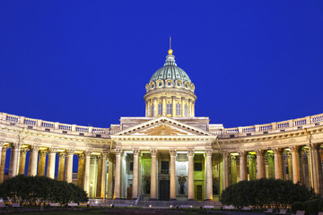 Fototapeta na wymiar Kazan Cathedral w Sankt Petersburgu w nocy