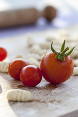 pomodori freschi e gnocchi fatta in casa