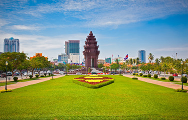 Independence Monument in Phnom Penh, Cambodia. - obrazy, fototapety, plakaty