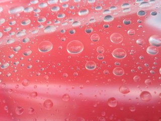 Gotas de lluvia rojas
