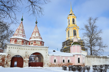 Ризоположенский женский монастырь в Суздале зимой