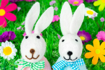 zwei Osterhasen