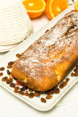Torta alla ricotta, arancia e uva passa