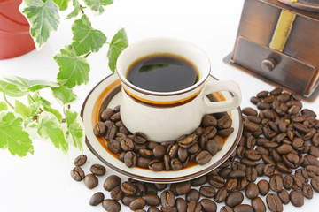 ホットコーヒーとコーヒー豆