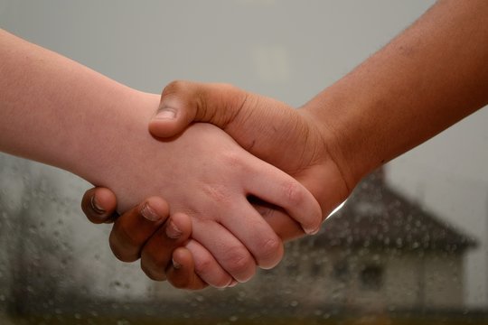 Handshake unter Jugendlichen