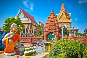Wat Ounalom Pagoda, Phnom Penh, Cambodia. - obrazy, fototapety, plakaty