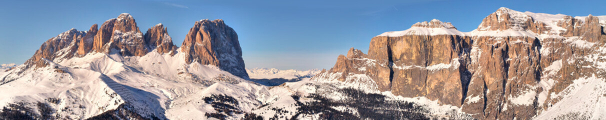 Fototapeta na wymiar Winter mountains in Italian Alps