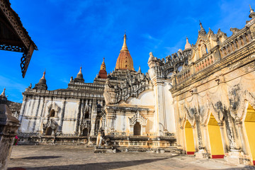 Fototapeta na wymiar Świątyń w Bagan