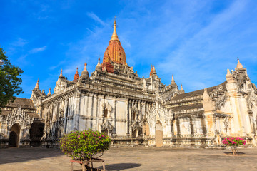 Fototapeta na wymiar Świątyń w Bagan
