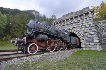 Fototapeta na wymiar Stare lokomotywy, Frejus kolejowy Tunel, Modane - Francja