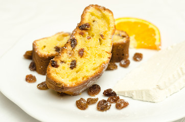Torta alla ricotta, arancia e uva passa