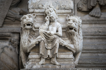 Fototapeta na wymiar Arles, Saint-Trophime church