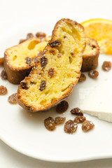 Torta alla ricotta, arancia e uva passa