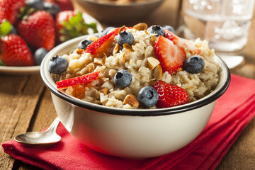 Healthy Homemade Oatmeal with Berries