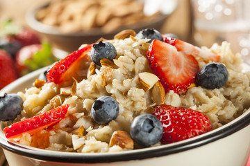 Healthy Homemade Oatmeal with Berries