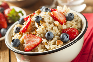 Healthy Homemade Oatmeal with Berries