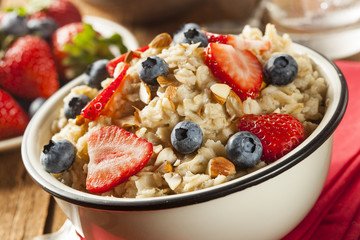 Healthy Homemade Oatmeal with Berries