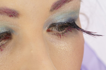 Naklejka premium Frau mit extreme MakeUp - Kosmetik