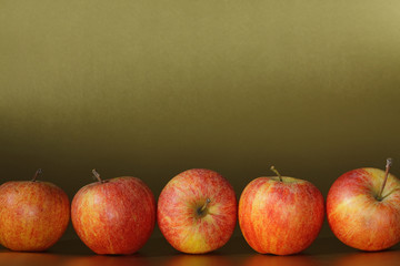 Five organic apples.