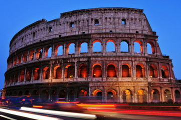 Fototapeta na wymiar Amfiteatr Flawiusza czy Koloseum w Rzymie, Włochy