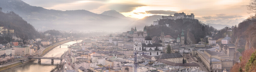 Obraz premium Panoramiczny widok na panoramę Salzburga