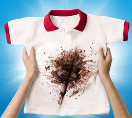 hand hold dirty shirt