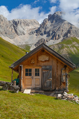 Fototapeta na wymiar Small alpine hut in Dolomites