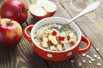 Oatmeal with caramelized apples - 60882649