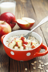 Oatmeal with caramelized apples