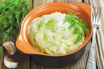 Potato puree with dill