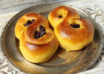 Saffron buns