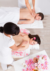 Obraz na płótnie Canvas Couple Getting Massage In Spa