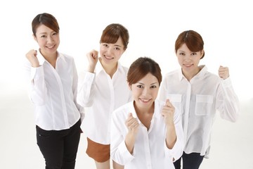 四人の若い女性