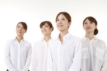 四人の若い女性