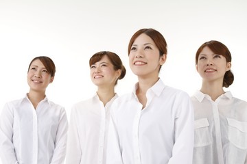 四人の若い女性