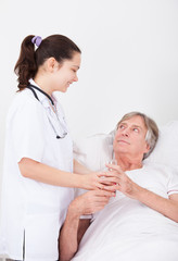 Obraz premium Doctor Giving Water To Patient