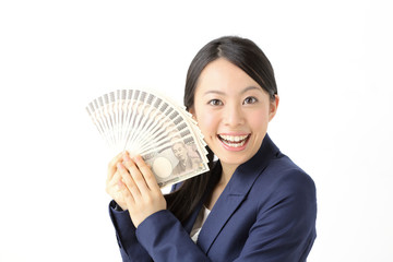 お金を持って喜ぶ女性