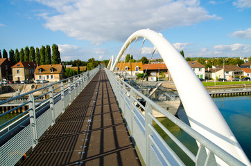 Obraz na płótnie Canvas metal bridge