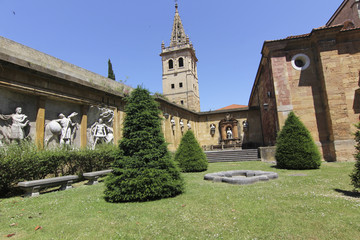 Fototapeta na wymiar Cathedral of San Salvador in Oviedo, Spain