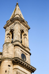 Fototapeta na wymiar Niski kąt widzenia dzwonnica katedry