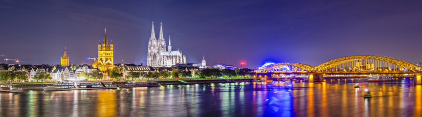 Fototapeta na wymiar Cologne, Germany Panorama