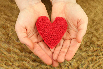 Obraz premium Knitting heart in the hands