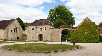 Fototapeta na wymiar Słynny Opactwo Fontenay w Burgundii, we Francji