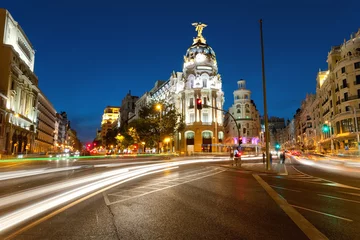 Papier Peint photo Madrid Rue Alcala et Gran Via à Madrid par nuit