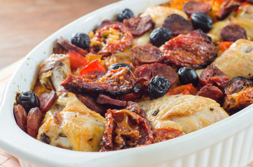Oven chicken with rice, vegetables and black olives